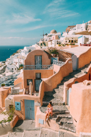 INSTAGRAM OUTFITS ROUND UP: MOST INSTAGRAMMABLE SPOTS IN SANTORINI AND MYKONOS