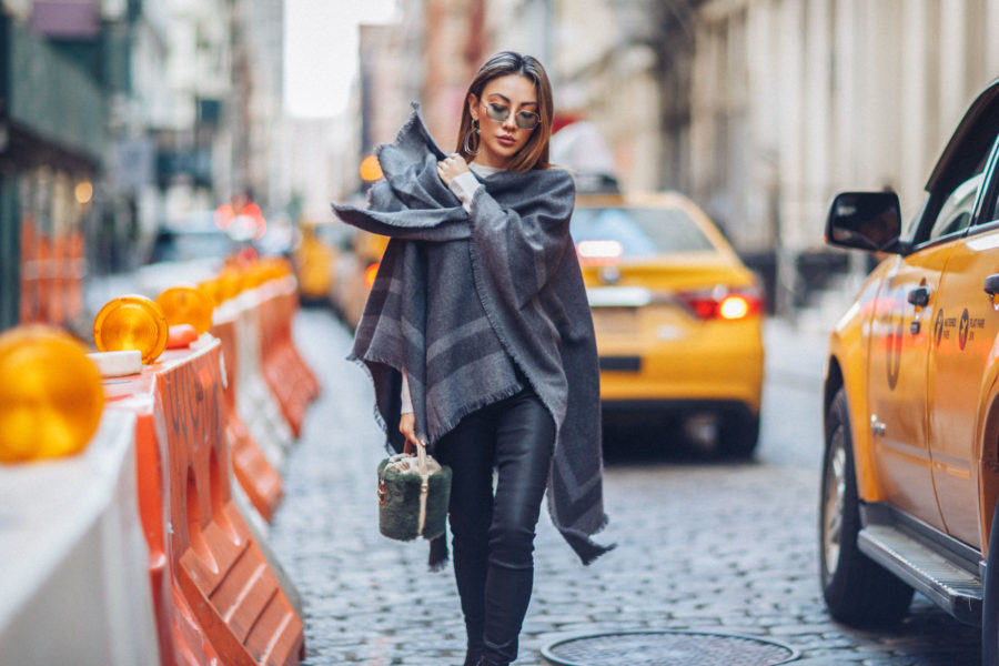 What to Wear to NYC in the Fall - Reiss Jumper, Reiss Poncho, Classic Fall Trends // Notjessfashion.com